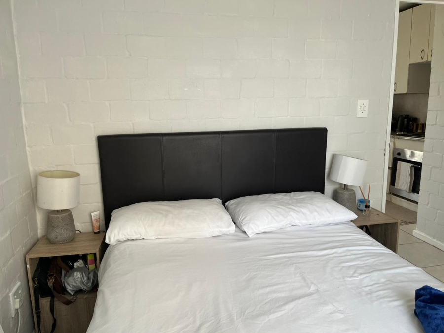 To Let 1 Bedroom Property for Rent in Table View Western Cape